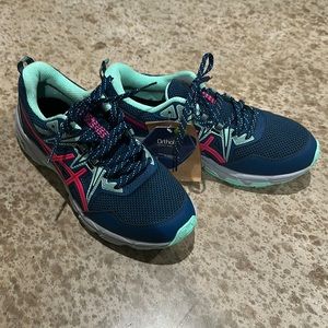 Women’s running shoes